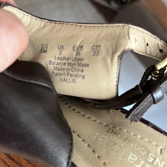 Naturalizer dark brown leather platform heels with open heel straps. Size 5M. - Picture 3 of 4